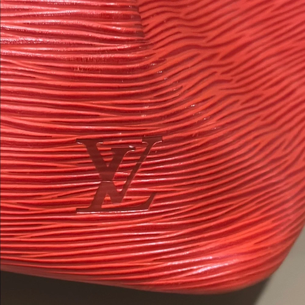 Louis Vuitton Epi Leather Noe MM in Kenyan Fauve - Picture 2 of 15